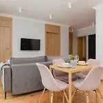 Z Tarasem W Centrum Swinoujscia By Renters Apartamento